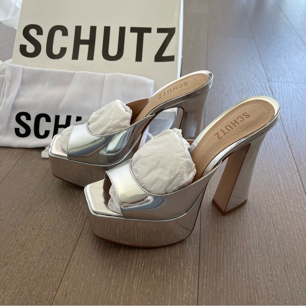 ❌SOLD❌NWT Schutz metallic platform heels